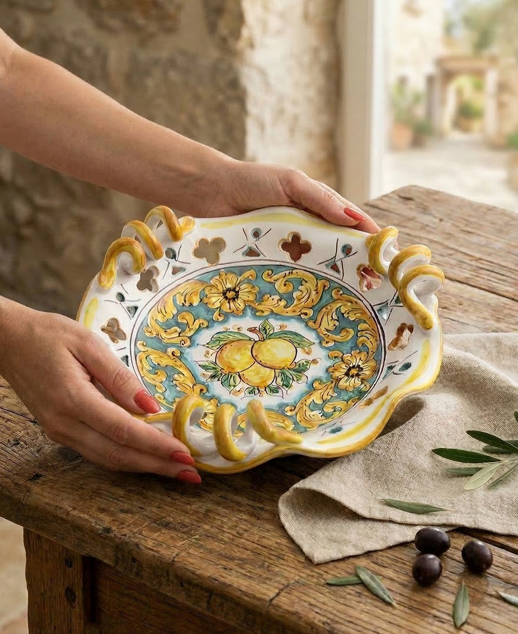 Centrotavola piccolo in ceramica decorata a mano da ceramisti siciliani limoni art 7