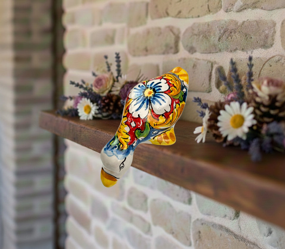 Papera in ceramica siciliana di santo stefano di camastra realizzata e decorata totalmente a mano fiore rosso