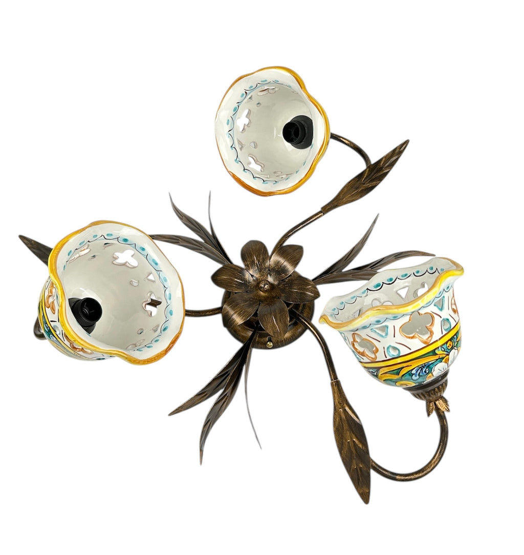 Plafoniera da soffitto a 3 luci in ferro battuto e ceramica siciliana realizzata e decorata artigianalmente coll. gomes