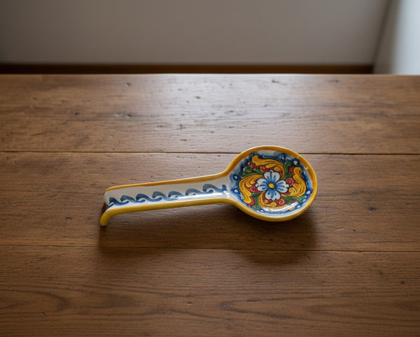 Poggiamestolo in ceramica decorata a mano da ceramisti siciliani fiore rosso art 25