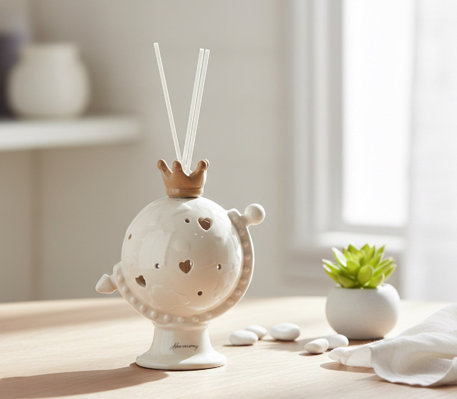 Bomboniera matrimonio profumatore con bastoncini e led mappamondo in porcellana bianco e tortora harmony PRMT23042