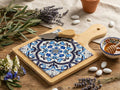 Bomboniera matrimonio tagliere in legno e porcellana con decorazione maioliche blu e bianco harmony PRMT24149