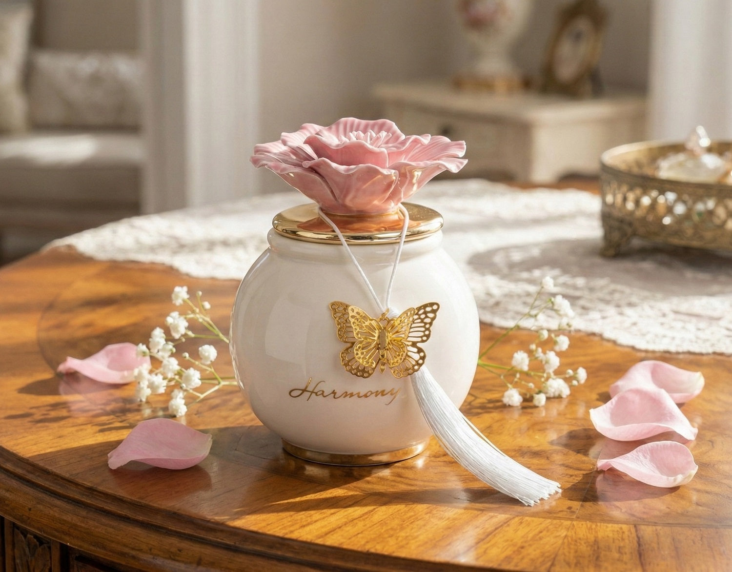 Scatola media tonda con fiore e candela profumata decorata con farfalla bomboniera per comunione, cresima, matrimonio Harmony PRMT25065