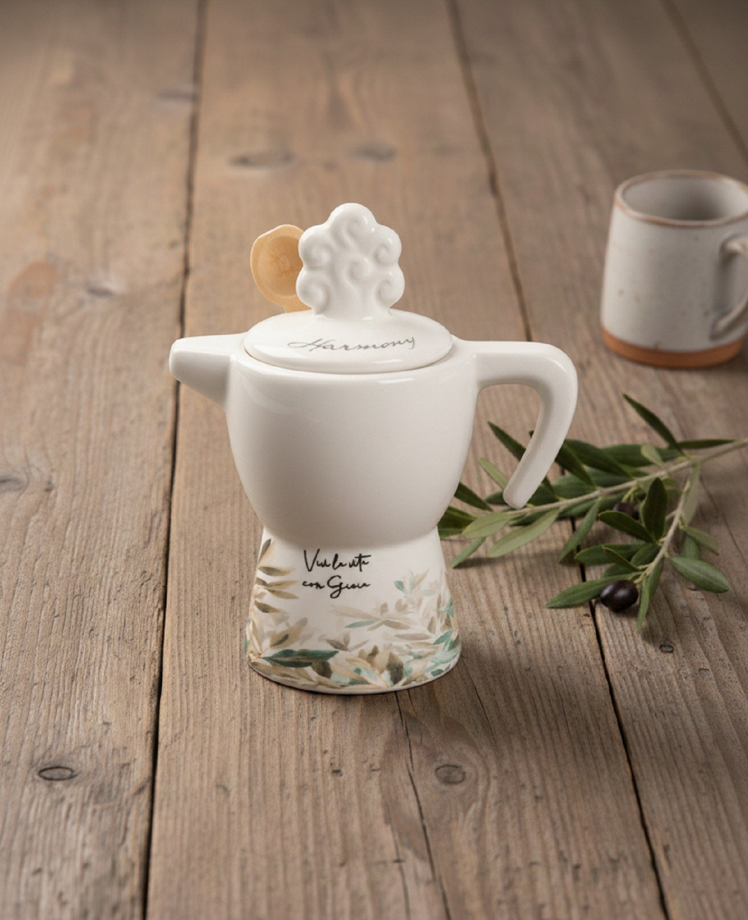 Zuccheriera a caffettiera in porcellana con cucchiaino in legno bomboniera per matrimonio, ricorrenze, Harmony PRMT26190