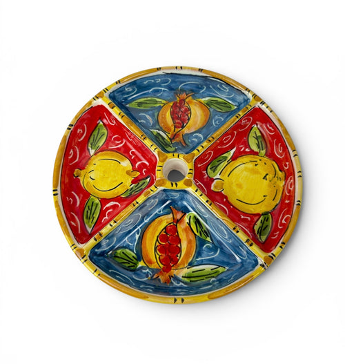 Antipastiera tonda in ceramica siciliana di Caltagirone decorata a mano limone melograno