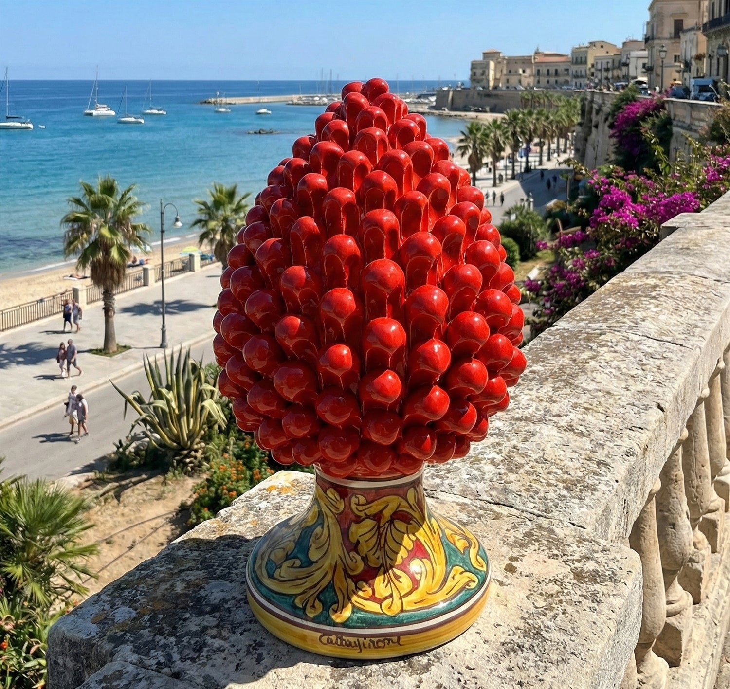 Pigna decorativa in ceramica di Caltagirone dipinta e decorata a mano rosso H 30 cm