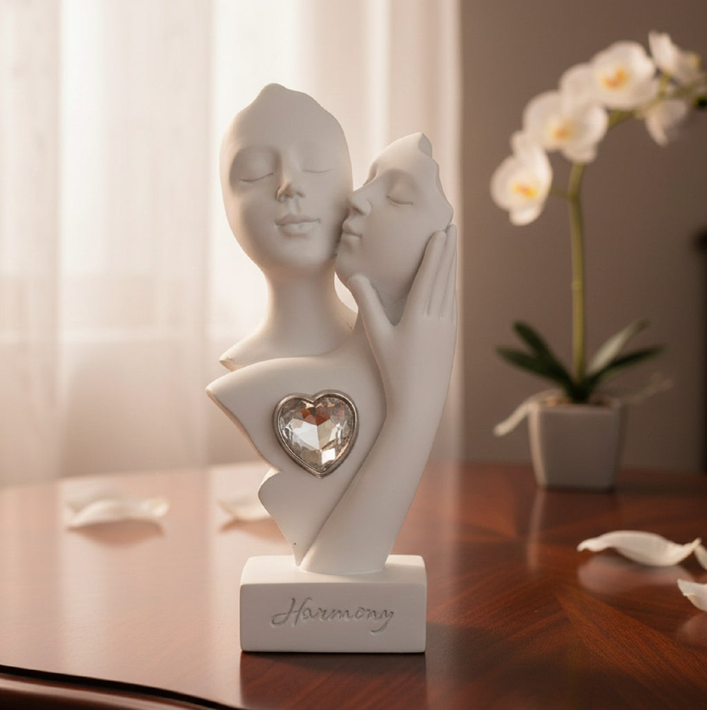 Coppia bacio in resina bianca bomboniera per matrimonio, ricorrenze, Harmony RSMT26067
