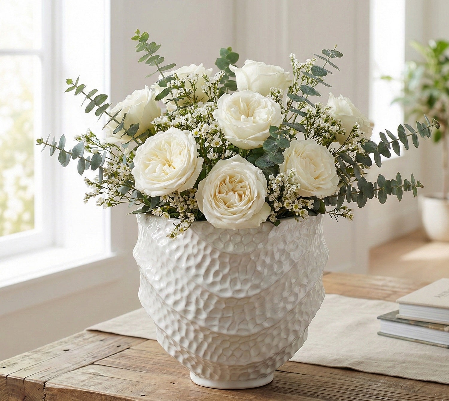 Vaso porta pianta in porcellana bianco con particolare decorazione effetto martellato harmony S2531P
