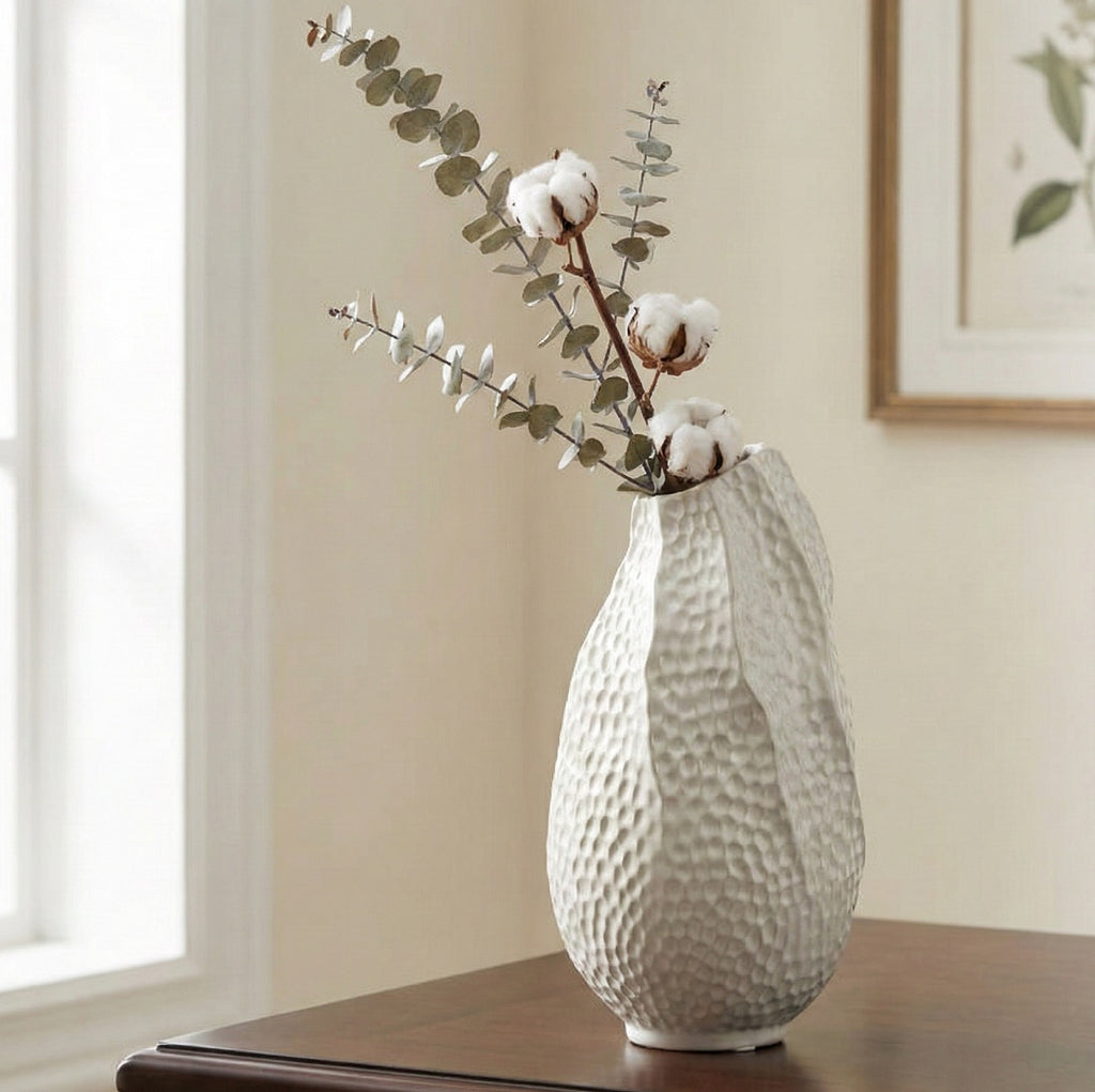 Vaso in porcellana bianco con particolare decorazione effetto martellato harmony S2532P