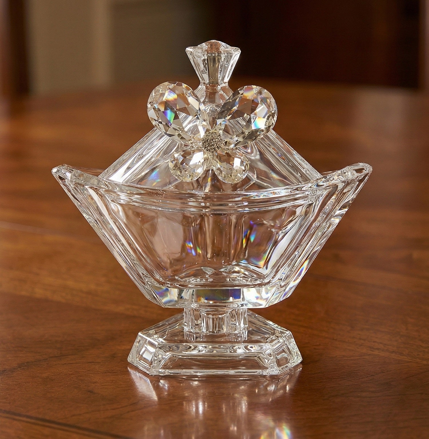 Bomboniera matrimonio scatola triangolare in vetro con decorazione farfalla in cristallo harmony SNVT23271