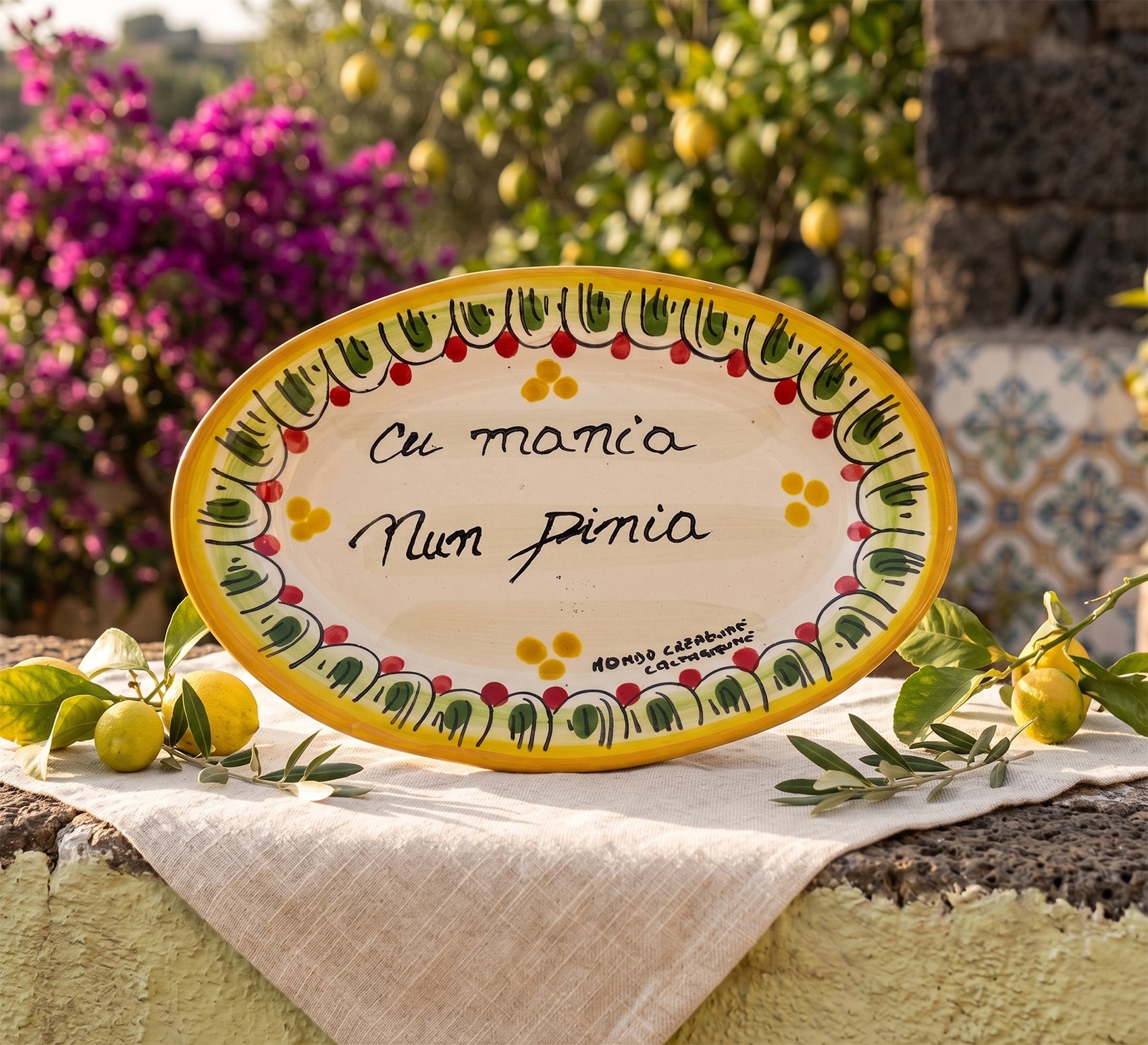 Vassoio proverbio siciliano in ceramica di Caltagirone decorato a mano art 10