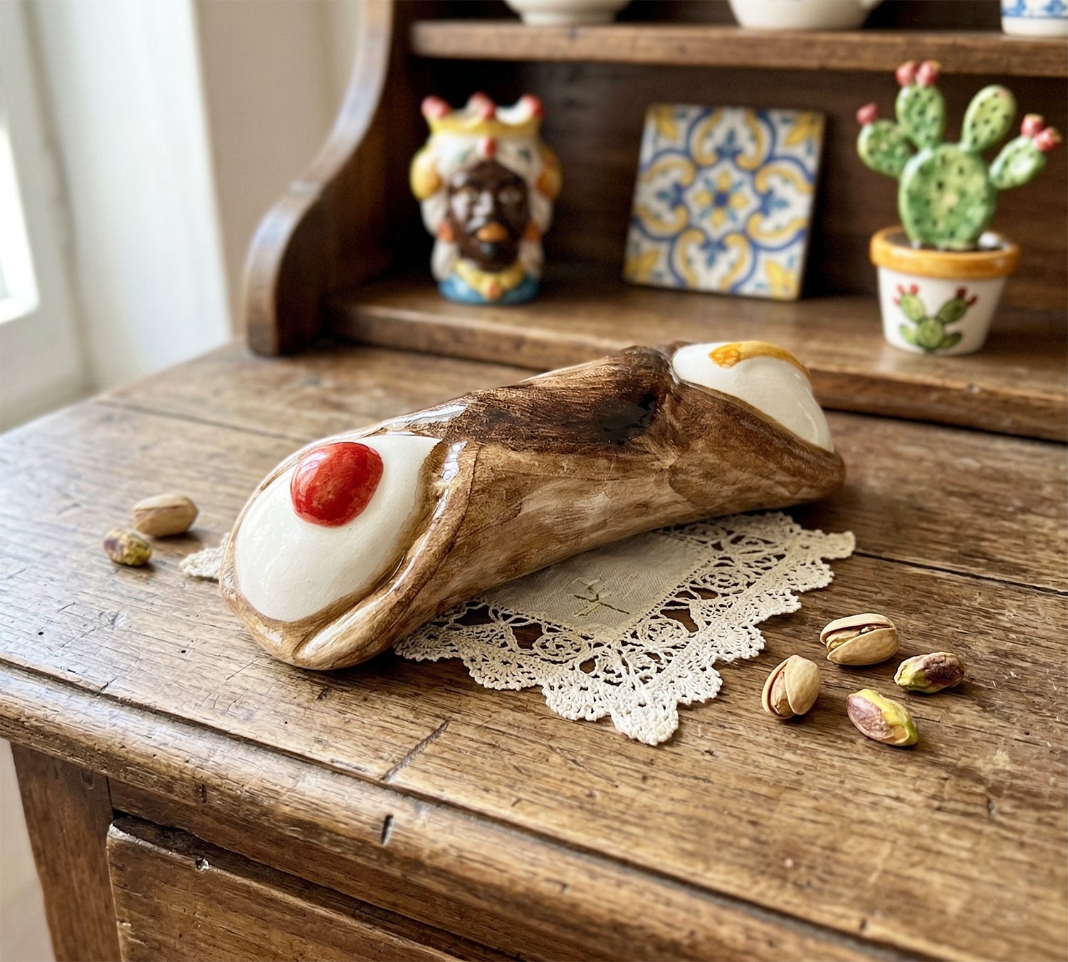 Cannolo Siciliano in ceramica di Caltagirone tipico dolce siculo realizzato a mano