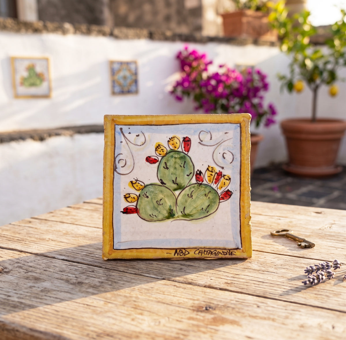 Mattonella piastrella in ceramica siciliana di Caltagirone decorata a mano