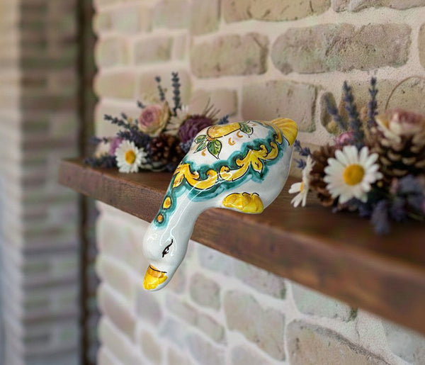 Papera in ceramica siciliana di santo stefano di camastra realizzata e decorata totalmente a mano limoni