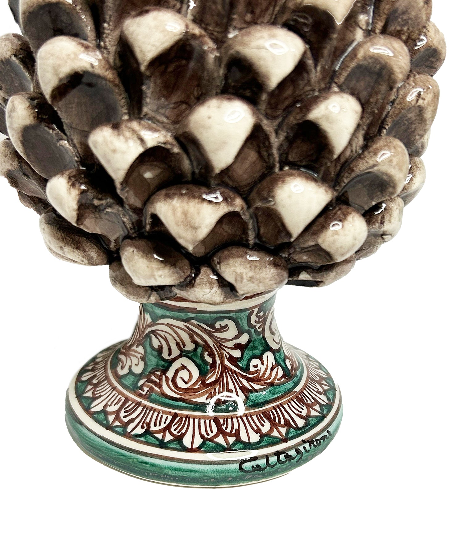 Pigna decorativa in ceramica di Caltagirone dipinta e decorata a mano fumè H 21 cm