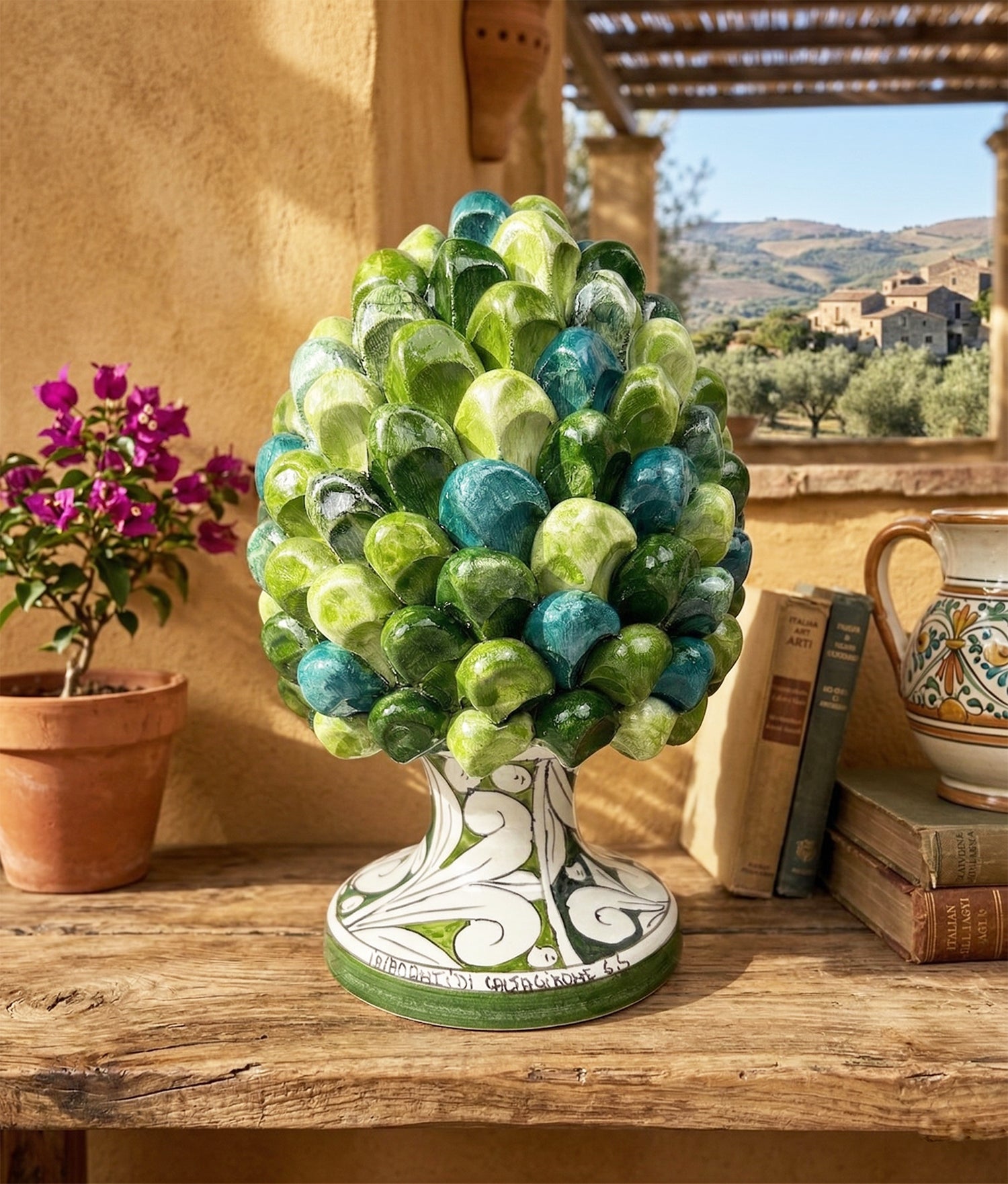Pigna in ceramica siciliana di Caltagirone dipinta e decorata a mano multicolore verde H25