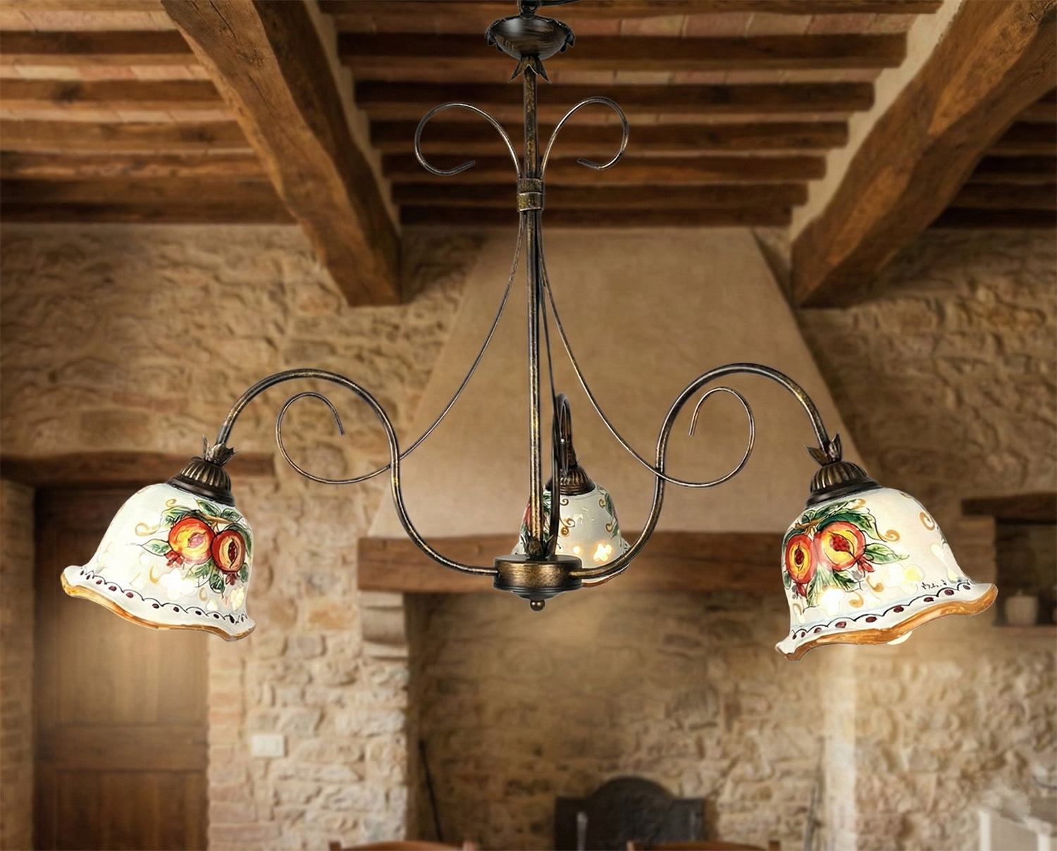 Lampadario a 3 luci in ferro battuto e ceramica siciliana realizzato e decorato artigianalmente coll. melograno