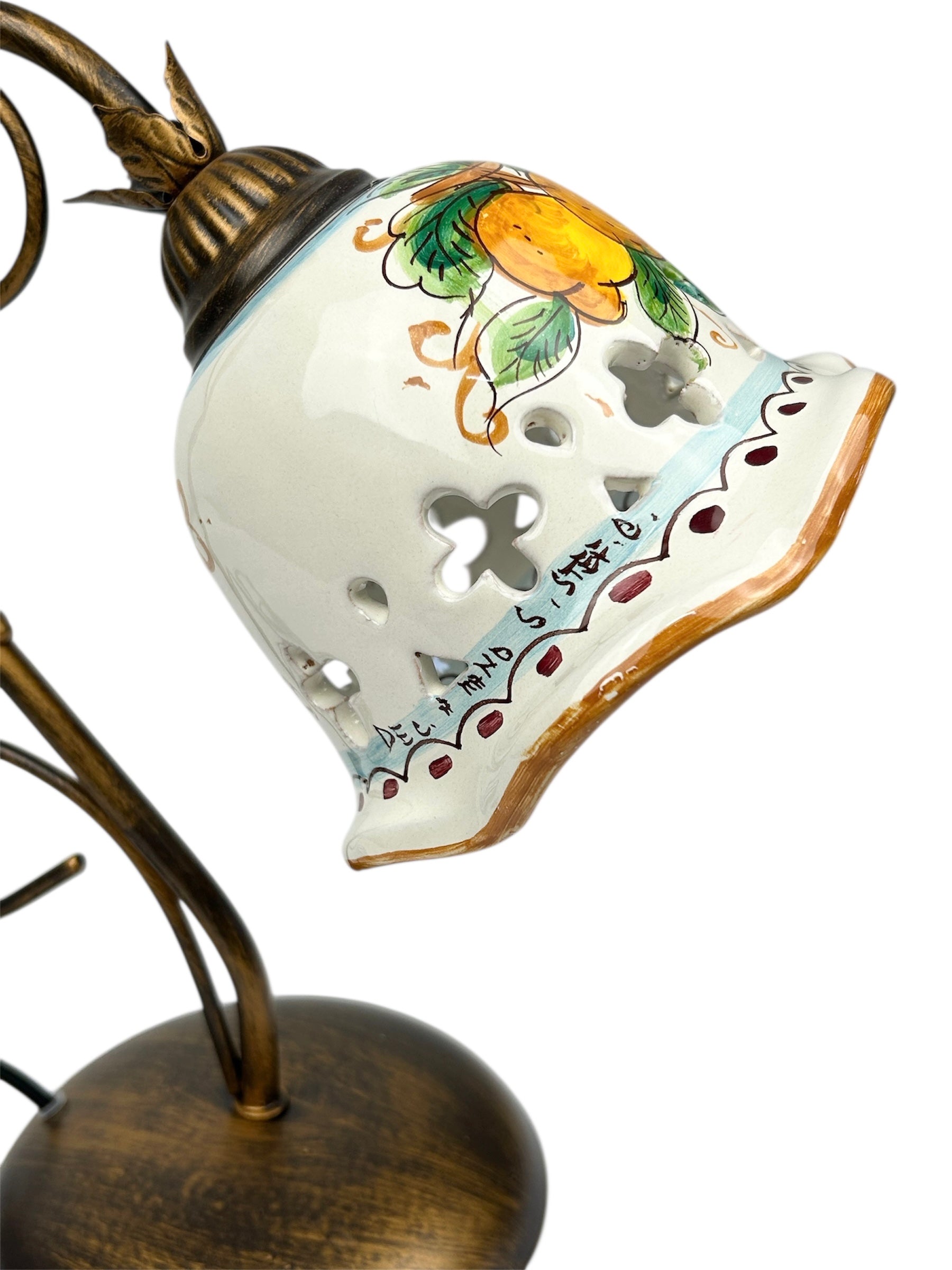Lumetto lampada da comodino a 1 luce in ferro battuto e ceramica realizzata e decorata artigianalmente a mano art. limoni