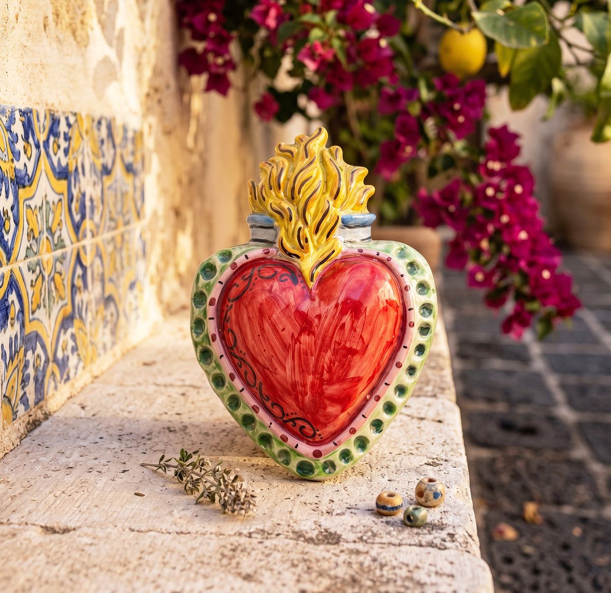 Cuore Sacro in ceramica siciliana di Caltagirone realizzato a mano medio