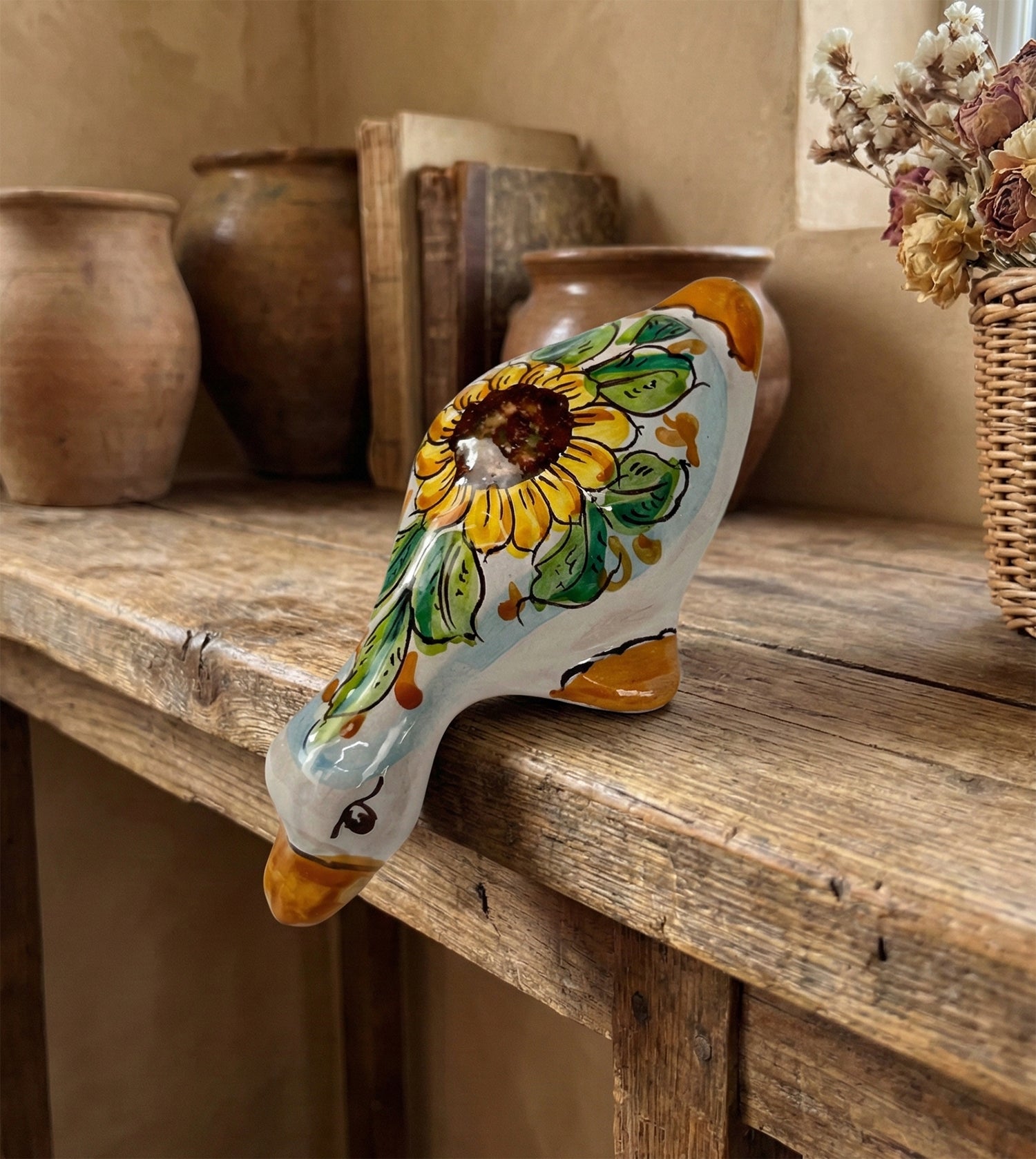 Papera in ceramica siciliana di santo stefano di camastra realizzata e decorata totalmente a mano girasole