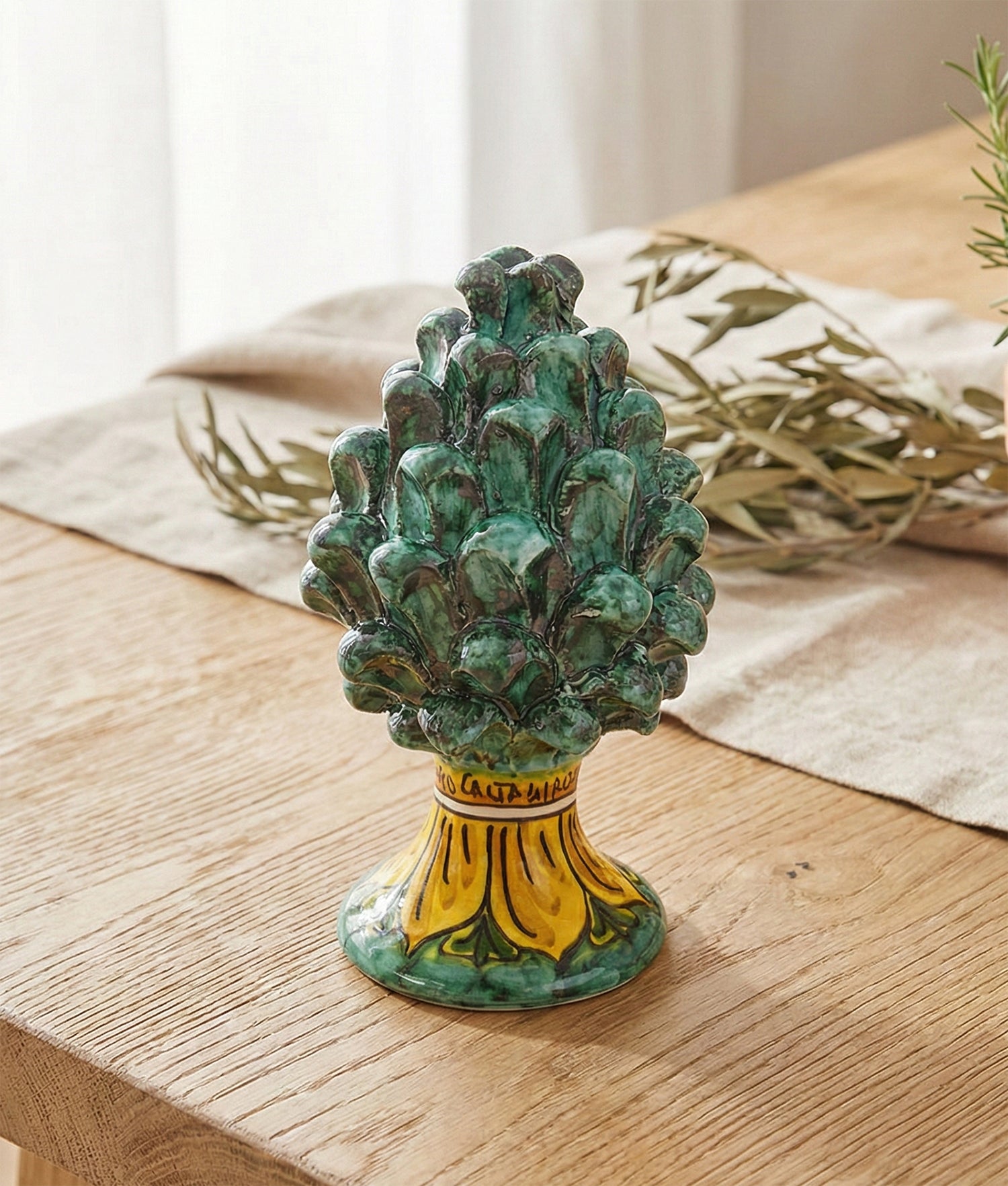 Pigna in ceramica siciliana di caltagirone decorata a mano verde h15cm