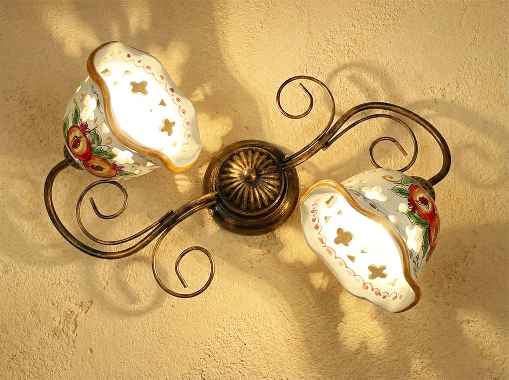 Plafoniera da soffitto a 2 luci in ferro battuto e ceramica siciliana realizzata e decorata artigianalmente coll. melograno