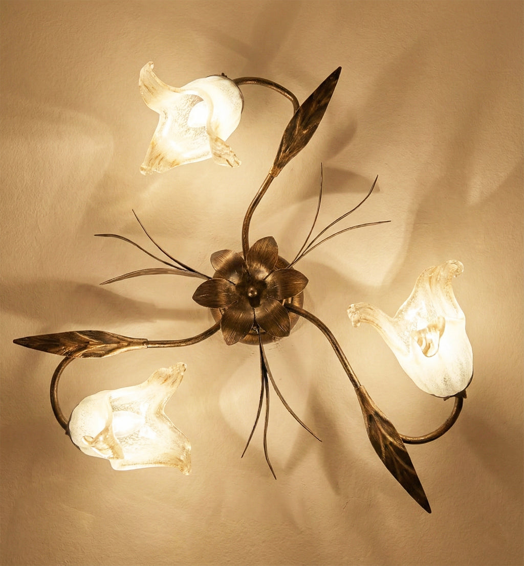 Plafoniera da soffitto classica a 3 luci in ferro battuto e vetro realizzata e decorata artigianalmente coll. scott