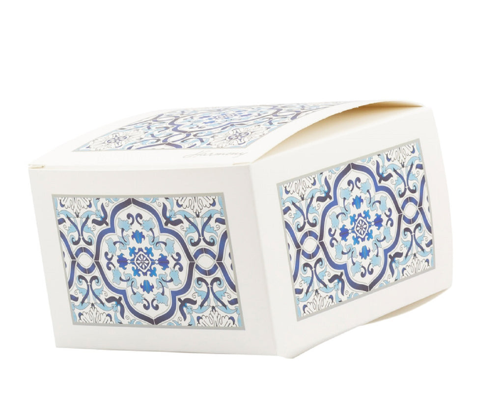 Bomboniera matrimonio tagliere in legno e porcellana con decorazione maioliche blu e bianco harmony PRMT24149