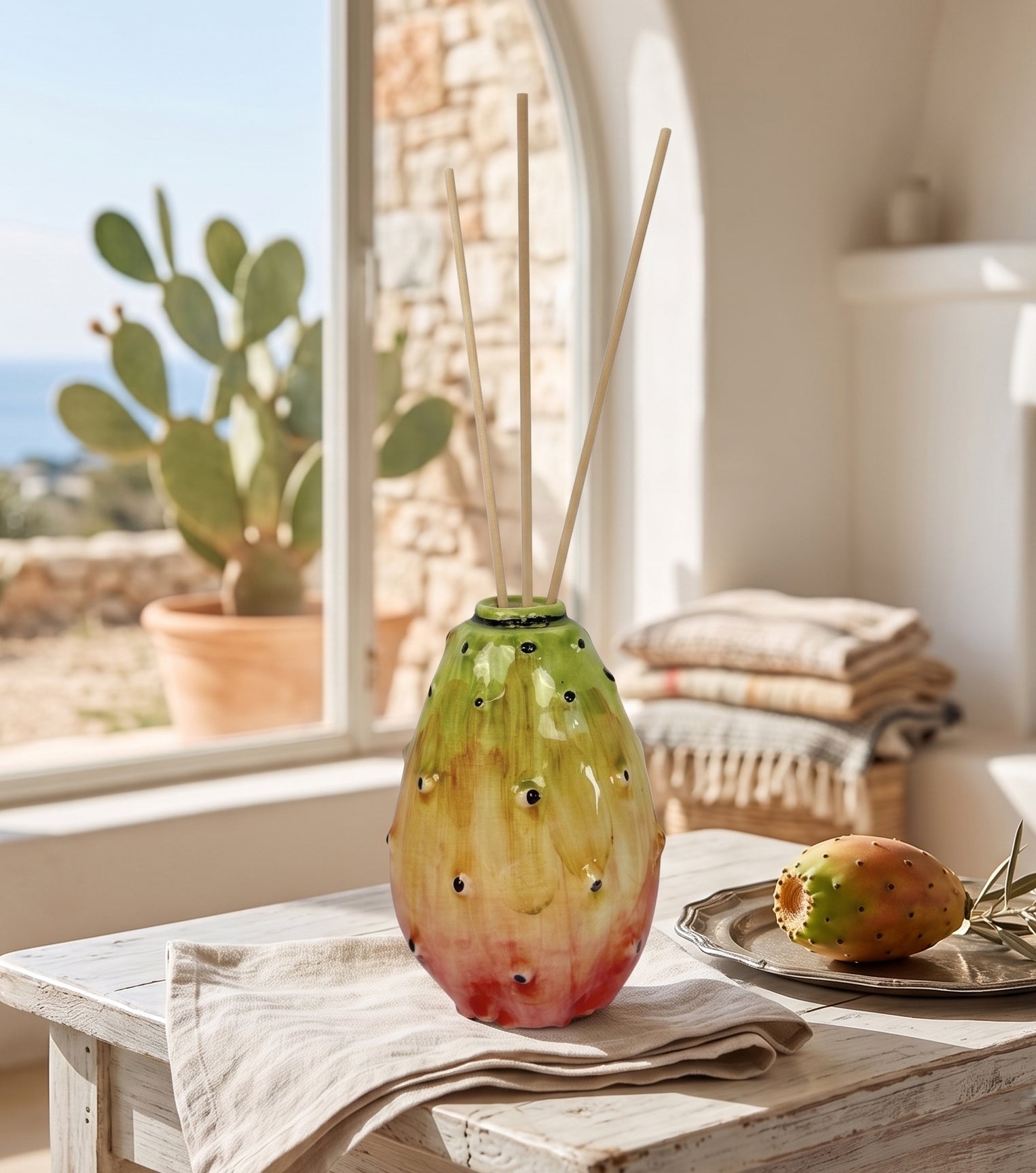 Profumatore Frutto in ceramica siciliana di Caltagirone decorato a mano grande