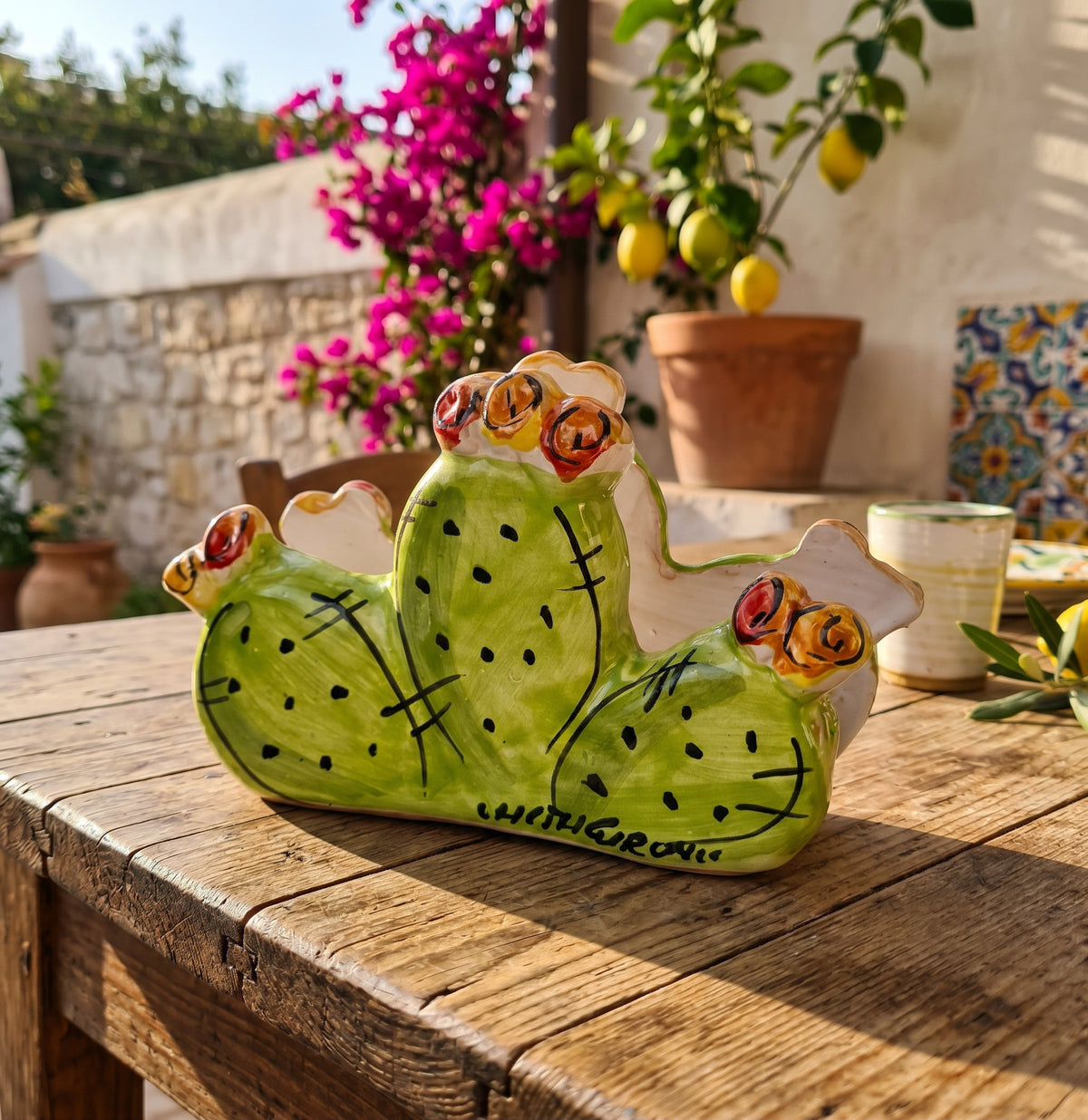 Portatovaglioli in ceramica siciliana di Caltagirone decorato a mano ficodindia