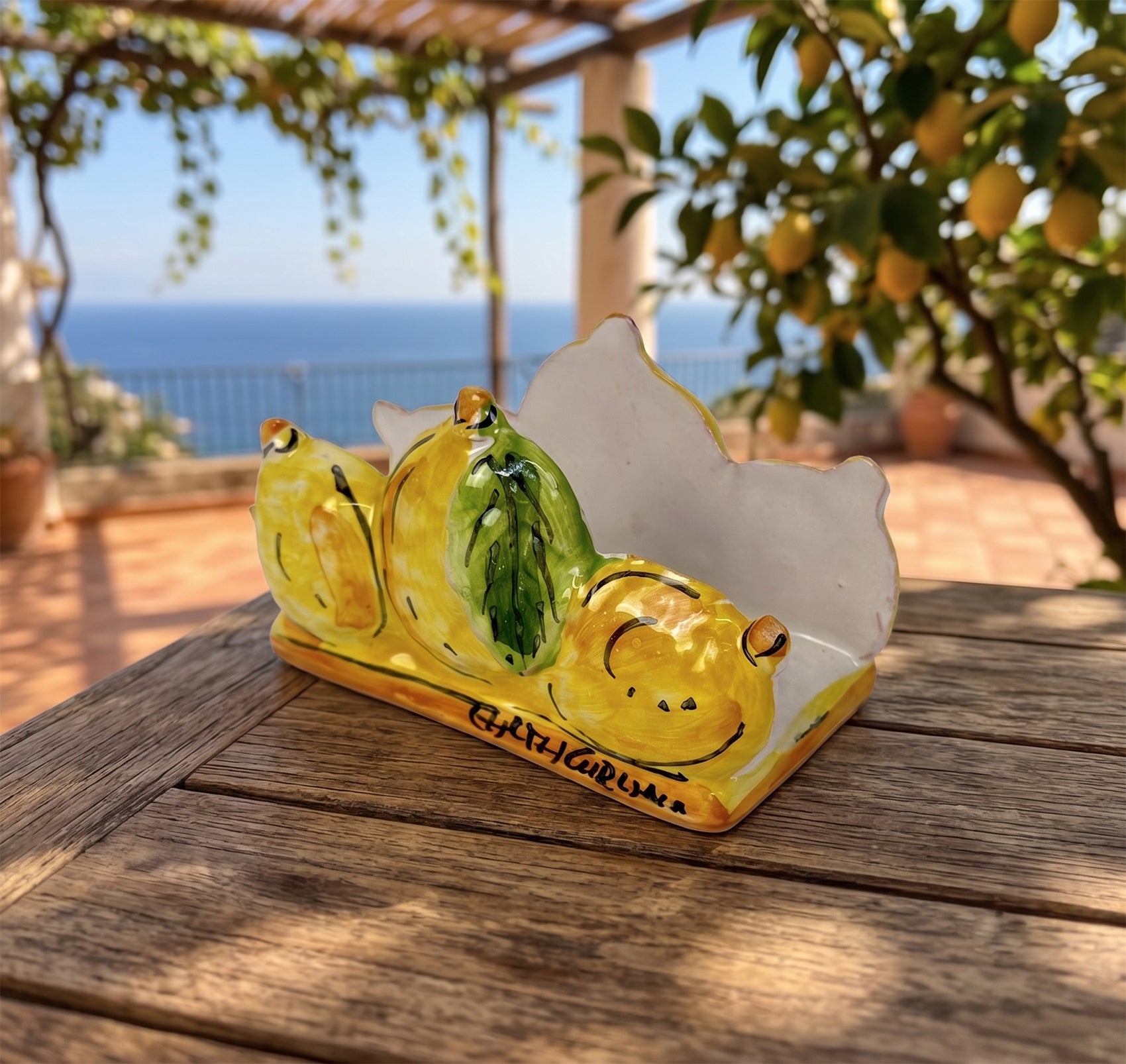 Portatovaglioli in ceramica siciliana di Caltagirone decorato a mano limoni