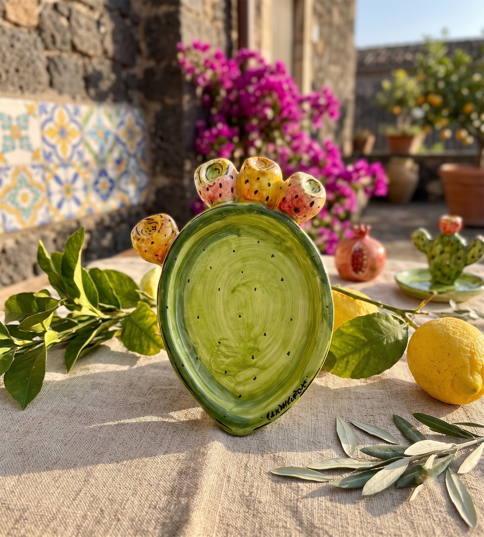 Round prickly pear-shaped Sicilian ceramic bowl from Caltagirone hand-decorated