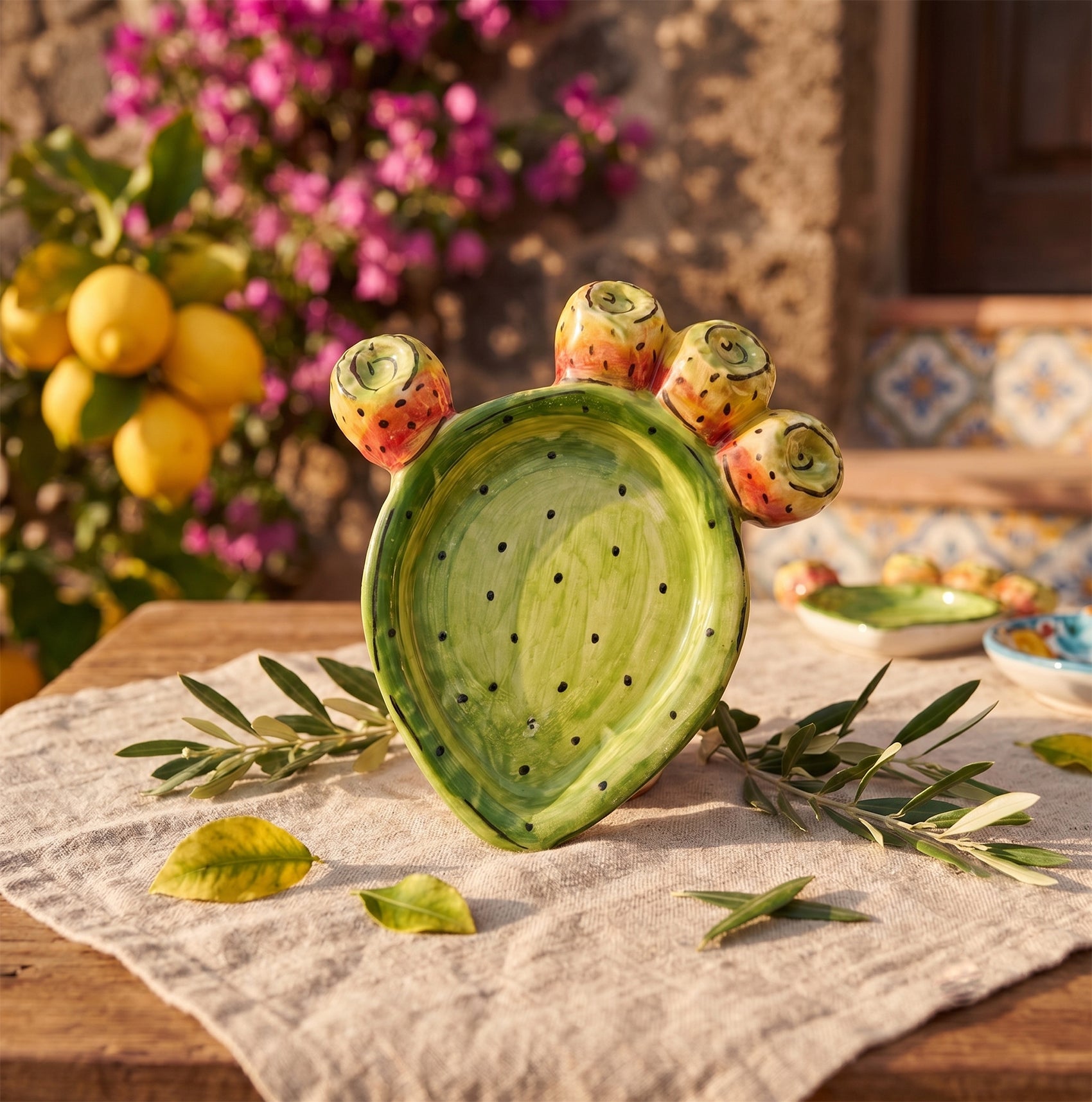 Small hand-decorated Sicilian ceramic prickly pear round pocket emptier from Caltagirone