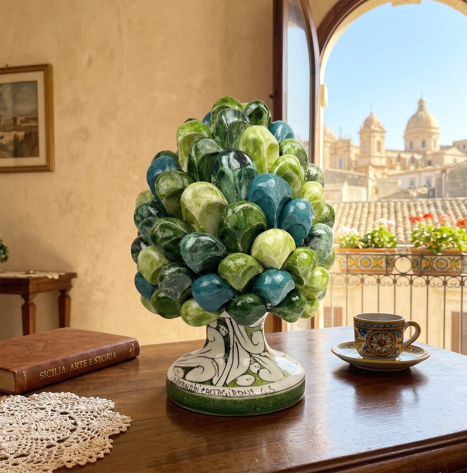 Pigna in ceramica siciliana di Caltagirone dipinta e decorata a mano multicolore verde H20