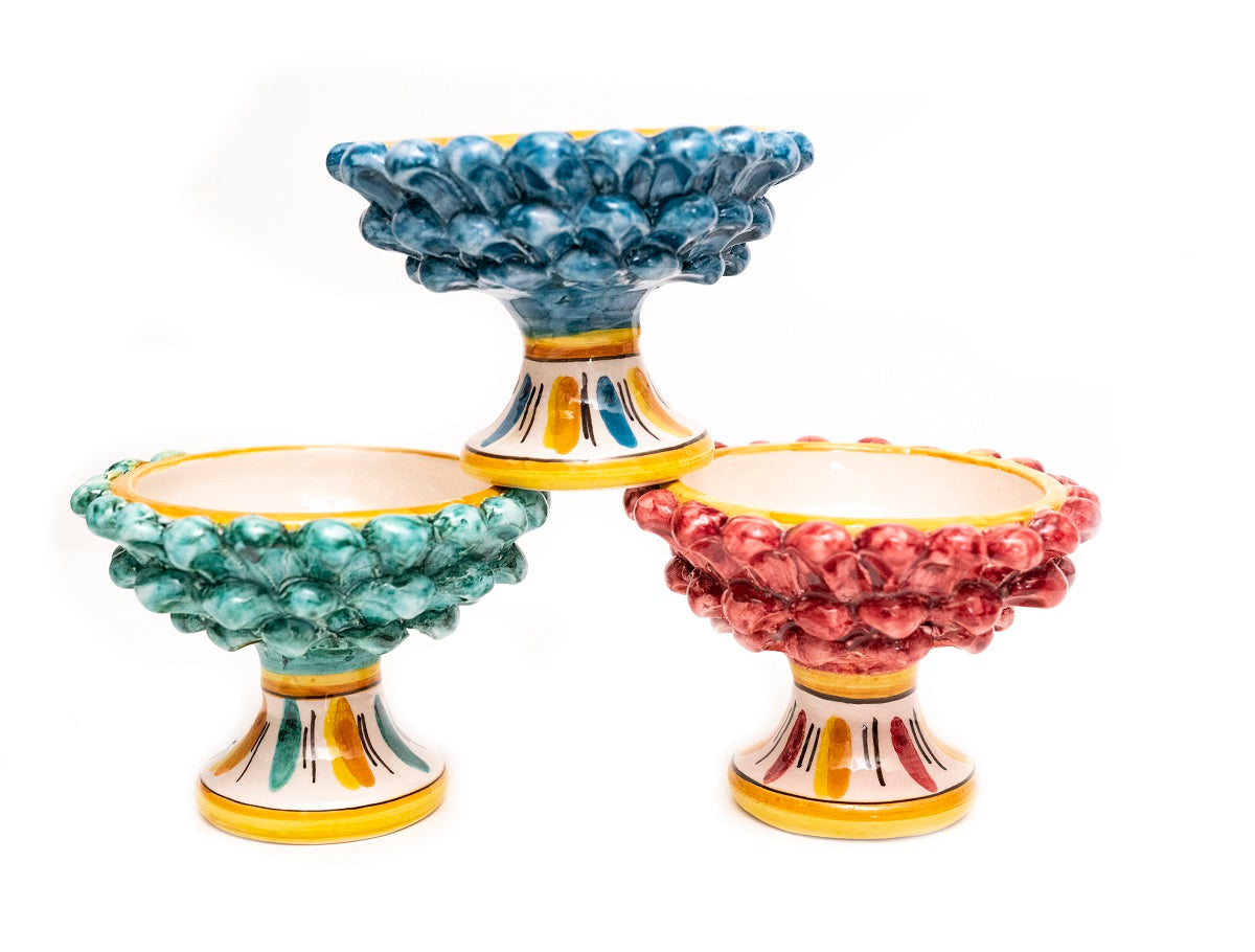 Alzata piccola mezza pigna in ceramica siciliana di Caltagirone realizzata e decorata a mano blu