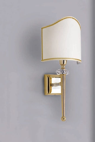 Applique da parete classico a 1 luce in ottone oro lucido e cristalli molati con paralume in tessuto avorio con bordino oro PR 7009/A16