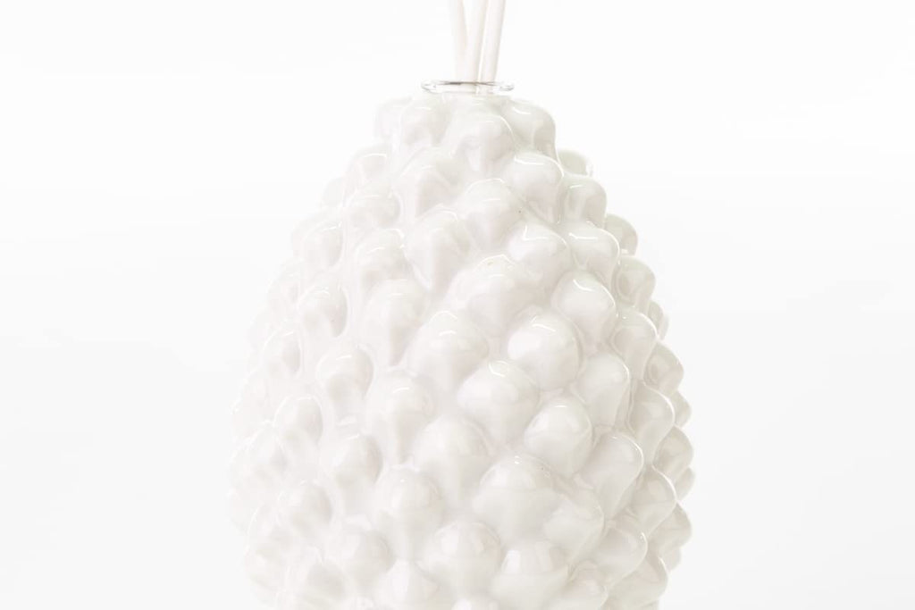 Mondocreazioni Porcelain Pine Cone Diffuser Classic Modern Elegant Furnishing Accessory White Red Green ST (White Art 54305) 