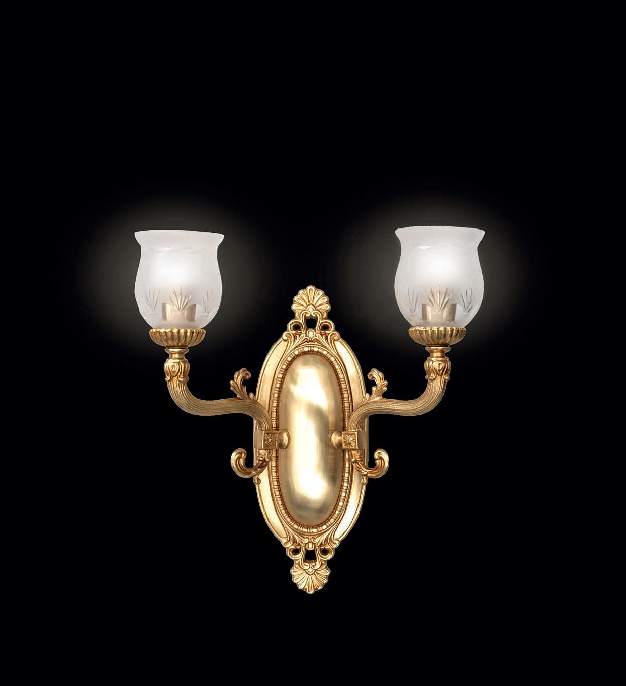 Applique da parete classico a 2 luci in ottone oro antico con diffusori in vetro satinato inciso PR 6569/A2
