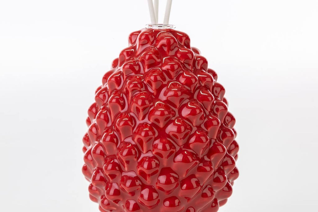 Mondocreazioni Porcelain Pine Cone Diffuser Classic Modern Elegant Furnishing Accessory White Red Green 
