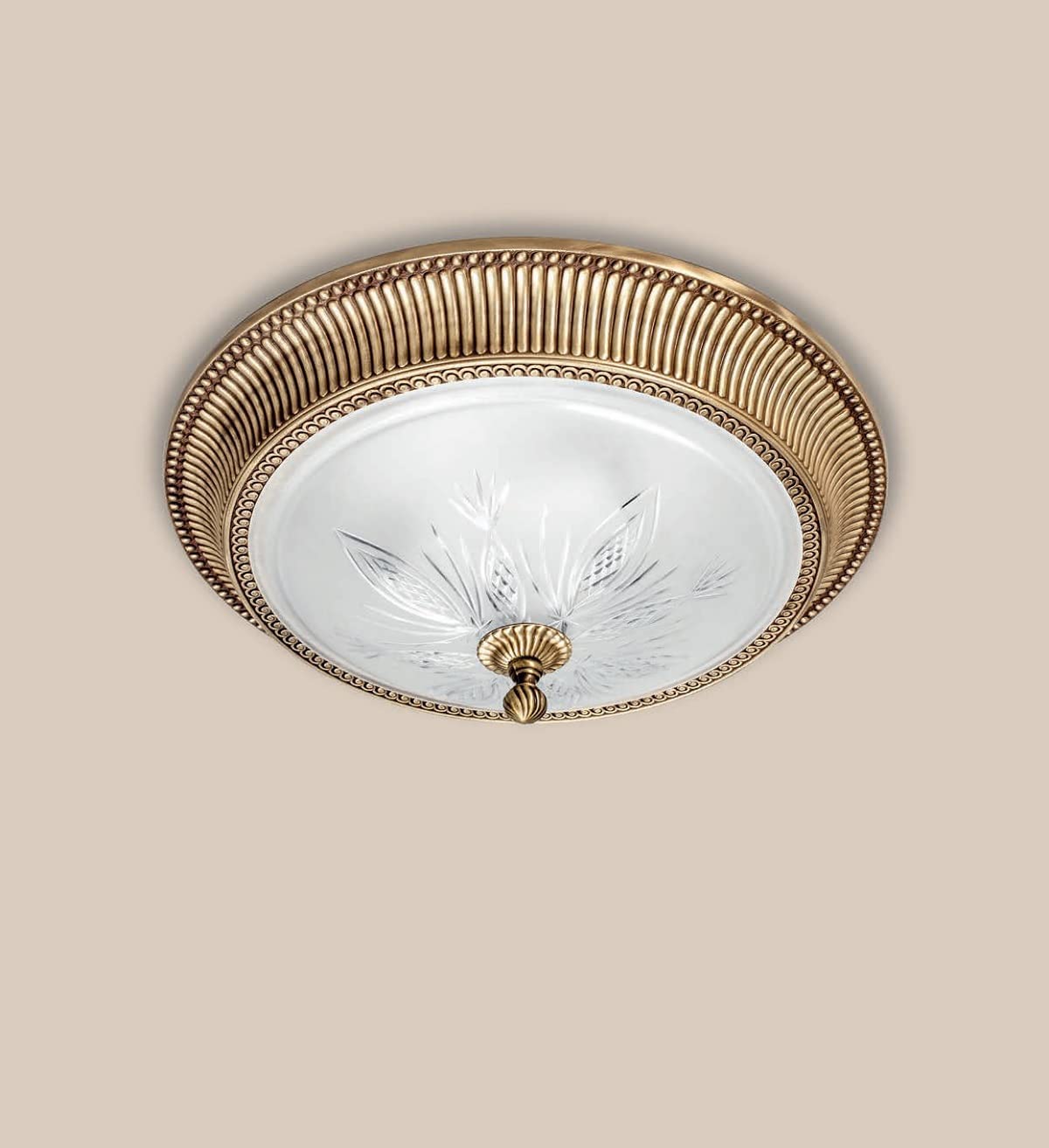 Plafoniera soffitto classica a 3 luci in fusione d’ottone oro antico con vetro satinato inciso PR (Diametro 40cm art 7071/P40)