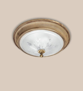 Plafoniera soffitto classica a 3 luci in fusione d’ottone oro antico con vetro satinato inciso PR (Diametro 40cm art 7071/P40)