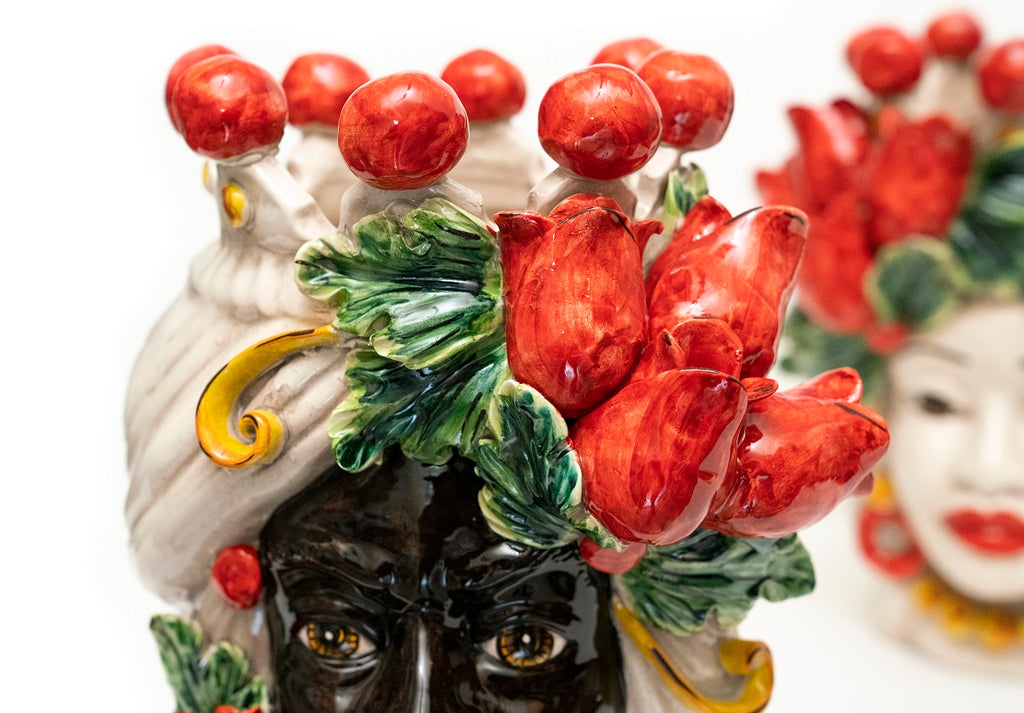 Coppia teste di moro in ceramica siciliana di Caltagirone h30cm art. tulipani rossi