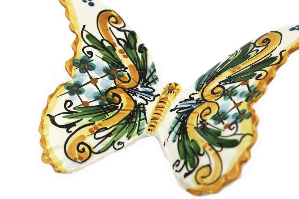 Farfalla in ceramica siciliana di caltagirone realizzata e decorata a mano